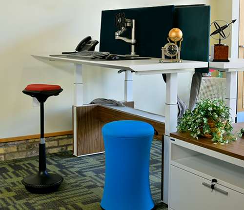 Milwaukee standing desk supplier